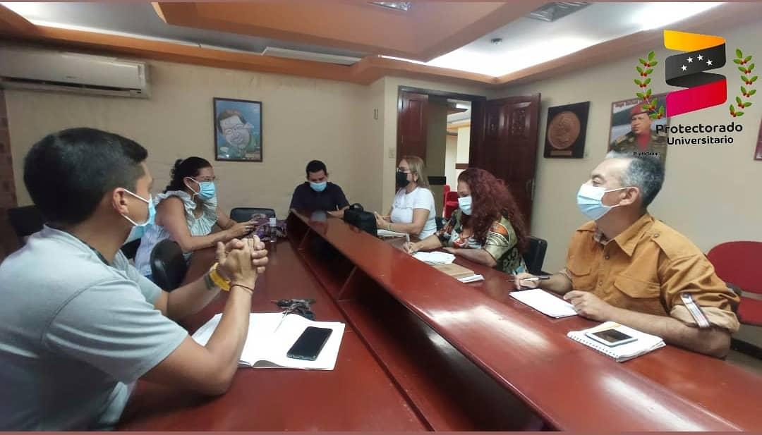gabunitachira's tweet photo. #Protectoradouniversitario📸 | Reunión del Gabinete Universitario afinando estrategias rumbo a las elecciones #21NOV respaldando a nuestro candidato Dip.Freddy Bernal .
@FreddyBernal 
@Juntosxtachira1 
@PSUVTachira https://t.co/6AUfYaXG5p