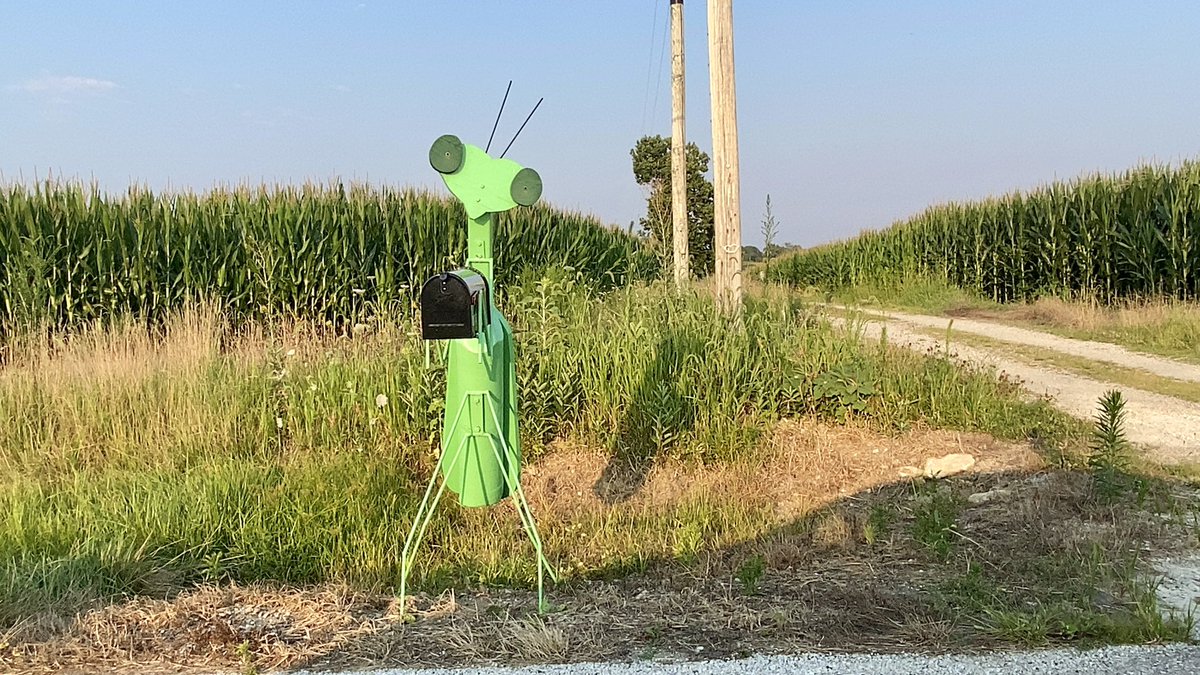 McAndrewTravels's tweet photo. We saw this really kewl praying mantis mailbox stand while we were cruising dirt roads. Had to stop and take a pic, couldn’t resist!! Enjoy!! 💯💖😎 #columbusindiana #indiana #roadtrip #mcandrewtravels #preyingmantis #sweetpic https://t.co/73bX1To5uh