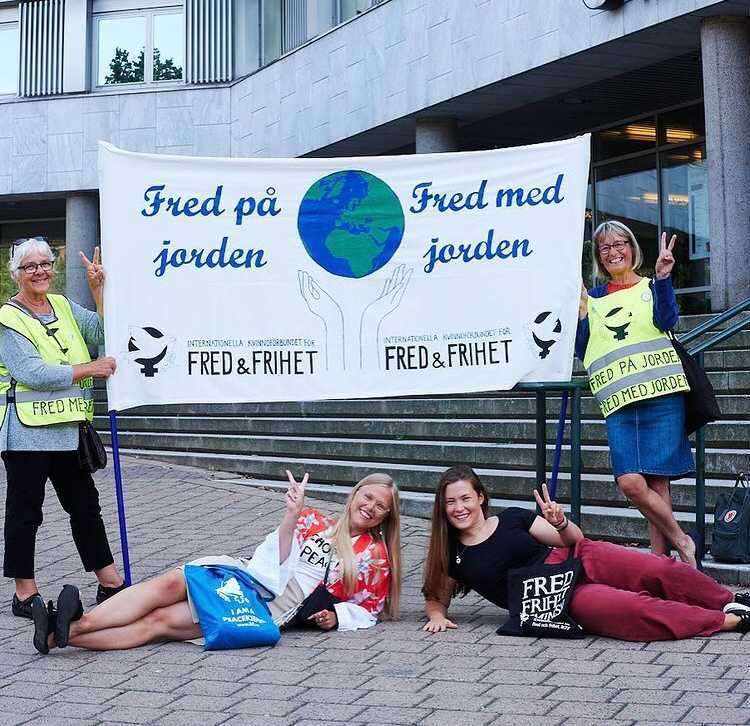 nuclearban's tweet image. Things we love to see 🤩

@ikff_sverige  campaigners are currently cycling across various Scanian 🇸🇪 municipalities to raise awareness on #disarmament, #peace and #climate; and urge local politicians to sign the ICAN Cities Appeal! 👏

#MotivationalMonday  #nuclearban