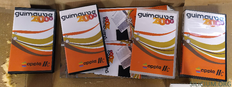 occitel's tweet photo. Oh ! New old stock de #silicium Guimauve 2000 pour #apple2c ? En fait non, des restes de boites vides... Dommage ! https://t.co/fIMKbC44tE https://t.co/bNSLe7vTk1
