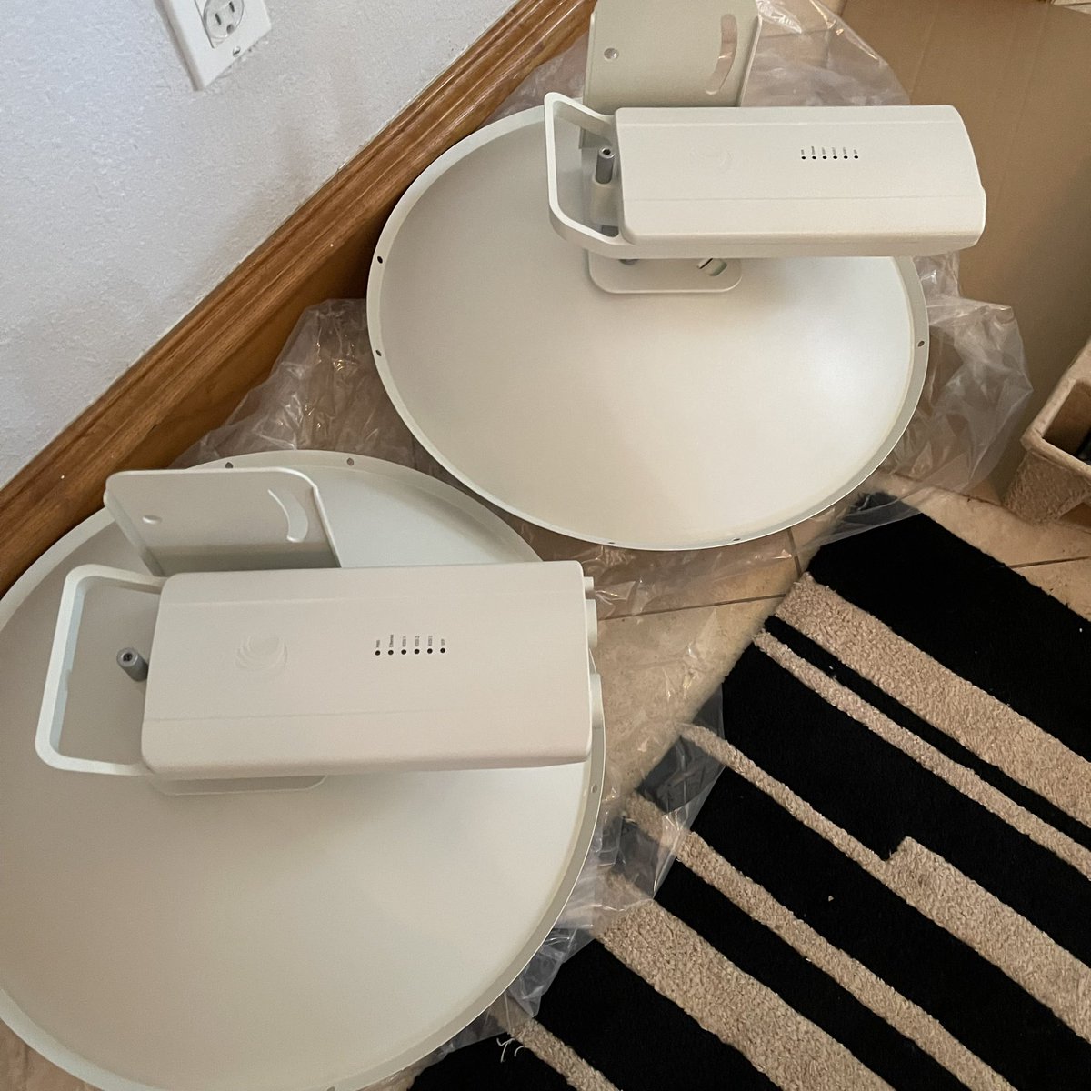 Wirelessnerd's tweet photo. Done and done! Let’s get these configured and out in the field!! More to come!
Total assembly time:
3 @randytravis songs or roughly 15 minutes.
#PTP #Microwave #SpaceX #Starbase #GigWireless #WIFI6 #80211ax #Frontera @GoFrontera @LabPadre @CambiumNetworks https://t.co/VwUsjClNIK