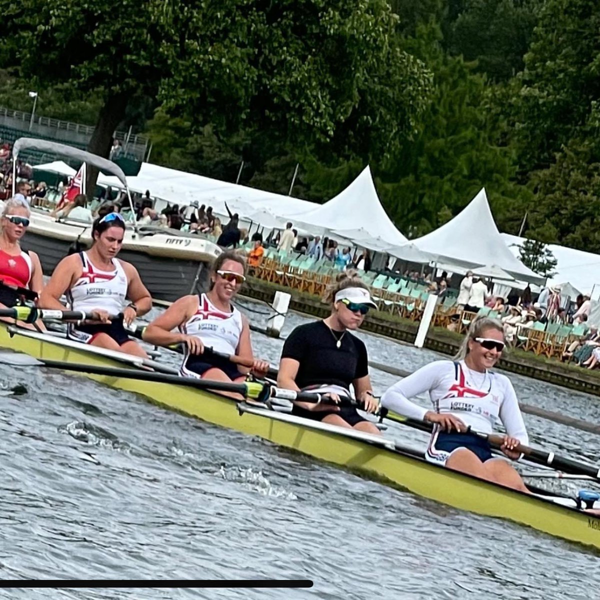 BethRBryan's tweet image. This is what makes me happy!
Thanks to this lot I have not stopped smiling. Working together, gelling as a crew, aiming to make the boat go as fast as possible all whilst having SO MUCH FUN! Thanks to @Franz_Imfeld &amp;amp; @MoleseyBoatClub for making it happen! 🖤

📷 @allmarkone