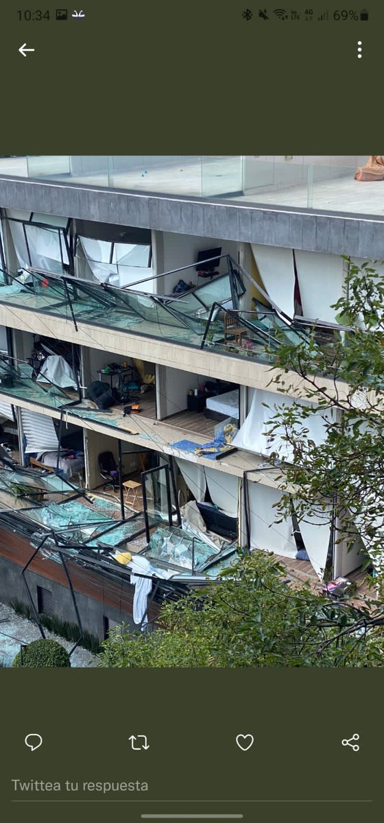 CambioPagina's tweet photo. #URGENTE Se reporta fuerte explosión por acumulación de gas en un edificio de departamentos en #Coyoacan #CDMX 👇🏽🚑 https://t.co/tU2pjR1ZoV