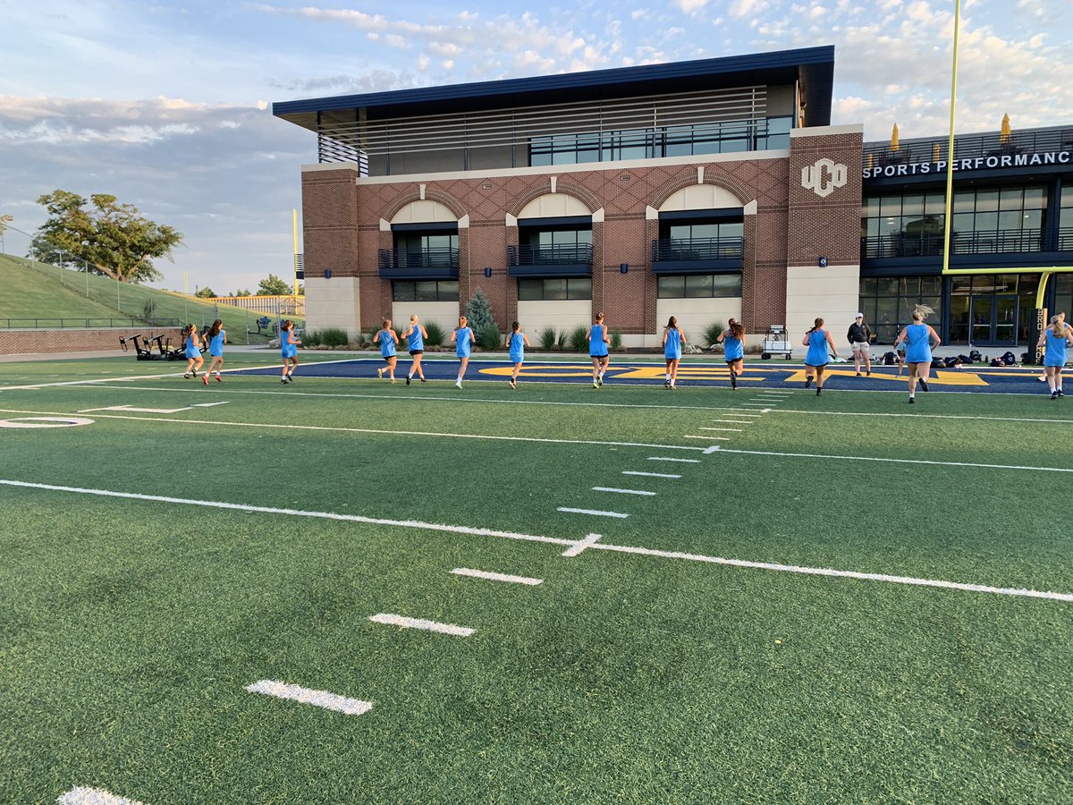 UCOSoccer's tweet photo. We are back ⚽️🐴1st day of fitness tests in the📘 💙💛#RollChos https://t.co/1yisbJmw9Z