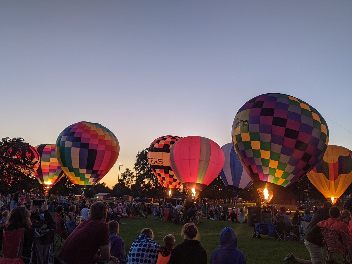 SarahthePoetess's tweet image. We went &amp;amp; saw the #hotairballoon event this weekend &amp;amp; saw them glow at the end too. It was so amazing! I&apos;ve never experienced this kind of thing before &amp;amp; to watch up close how they blow them up &amp;amp; float away like that. Maddie wants to come next year ☺️

#funadventure #amazingstuff