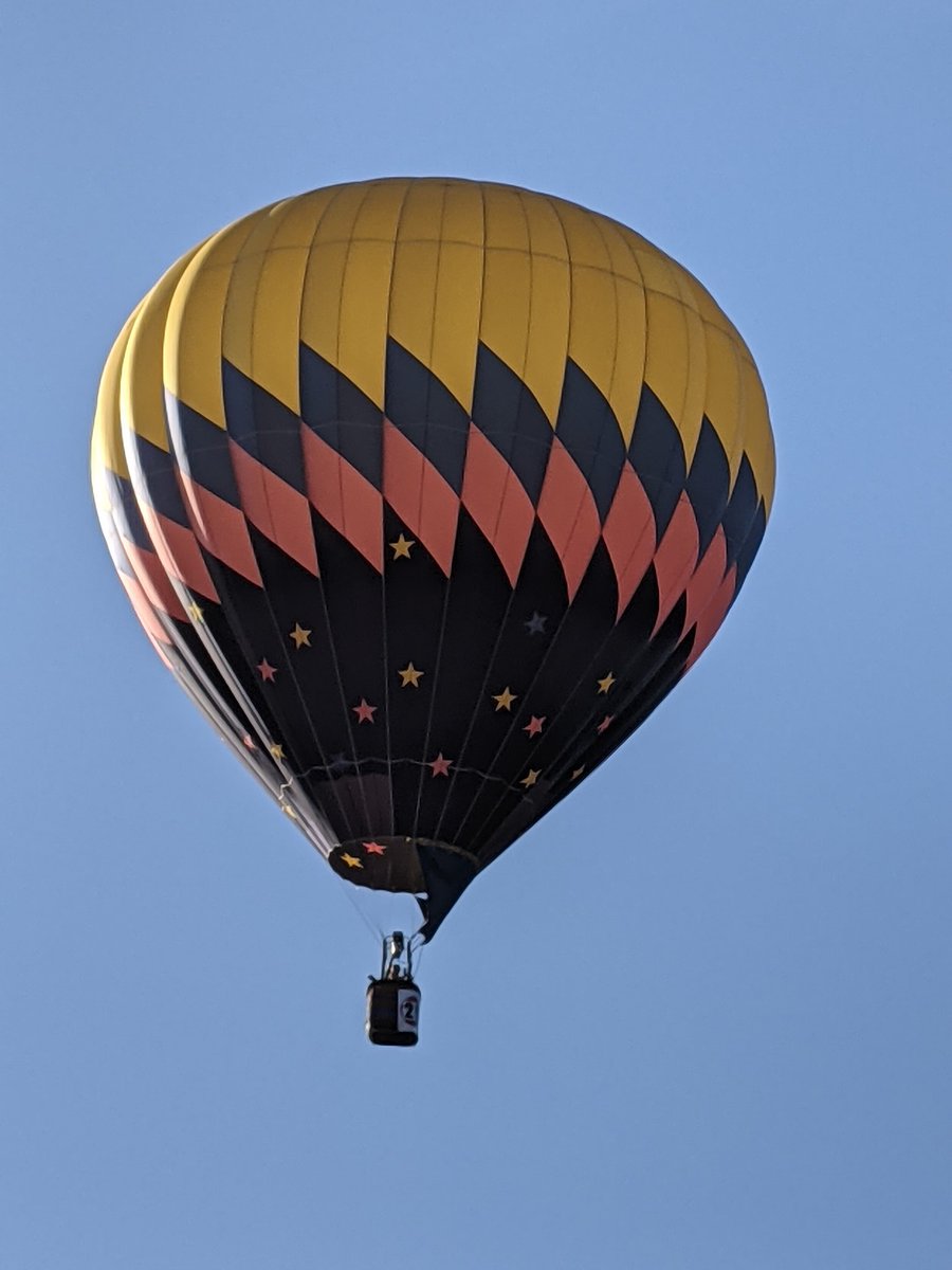 SarahthePoetess's tweet image. We went &amp;amp; saw the #hotairballoon event this weekend &amp;amp; saw them glow at the end too. It was so amazing! I&apos;ve never experienced this kind of thing before &amp;amp; to watch up close how they blow them up &amp;amp; float away like that. Maddie wants to come next year ☺️

#funadventure #amazingstuff
