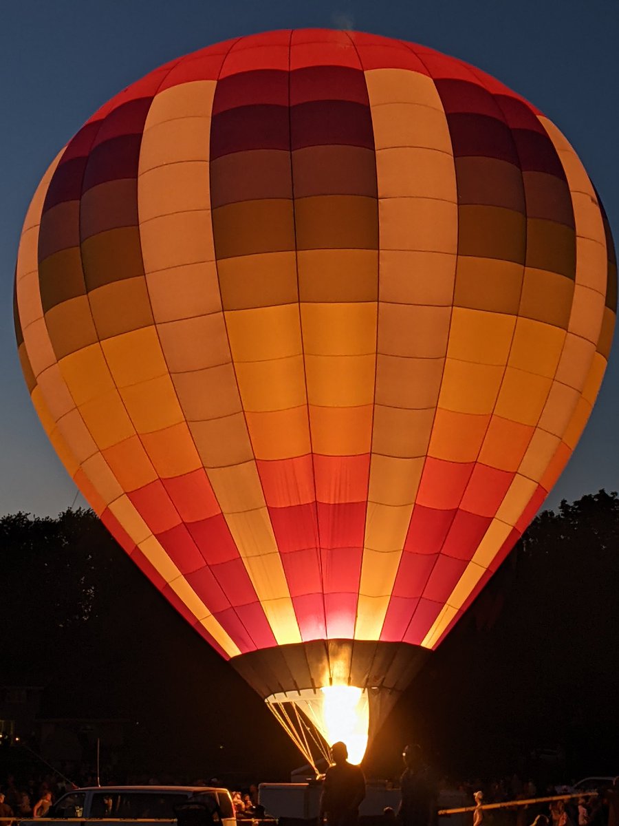 SarahthePoetess's tweet image. We went &amp;amp; saw the #hotairballoon event this weekend &amp;amp; saw them glow at the end too. It was so amazing! I&apos;ve never experienced this kind of thing before &amp;amp; to watch up close how they blow them up &amp;amp; float away like that. Maddie wants to come next year ☺️

#funadventure #amazingstuff