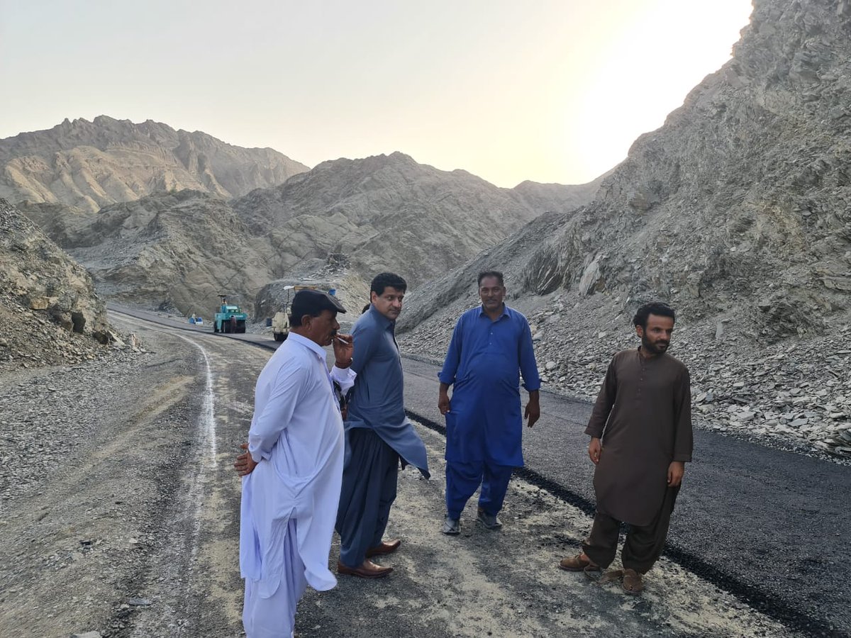 ZahoorBuledi's tweet photo. Progress-review visit of near-completion Buleda-Turbat road, which is instrumental for socio-economic development of Buleda, Zamuran &amp; surrounding areas. https://t.co/KlVsruxoYz