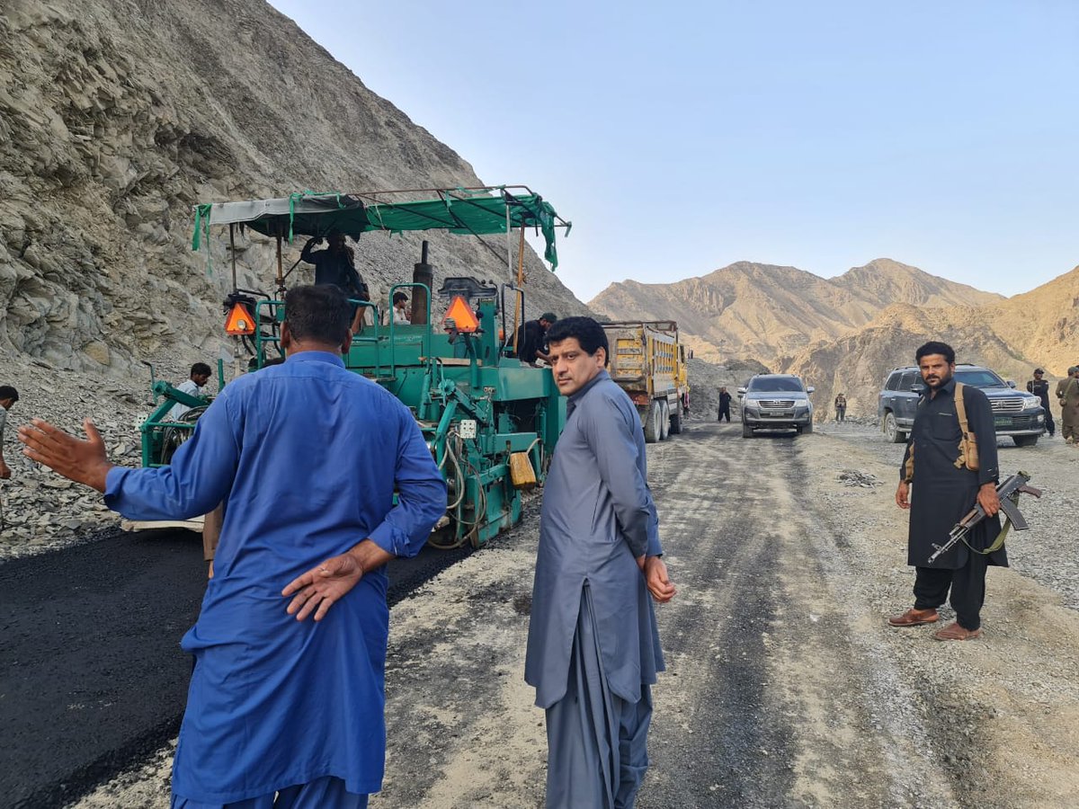 ZahoorBuledi's tweet photo. Progress-review visit of near-completion Buleda-Turbat road, which is instrumental for socio-economic development of Buleda, Zamuran &amp; surrounding areas. https://t.co/KlVsruxoYz
