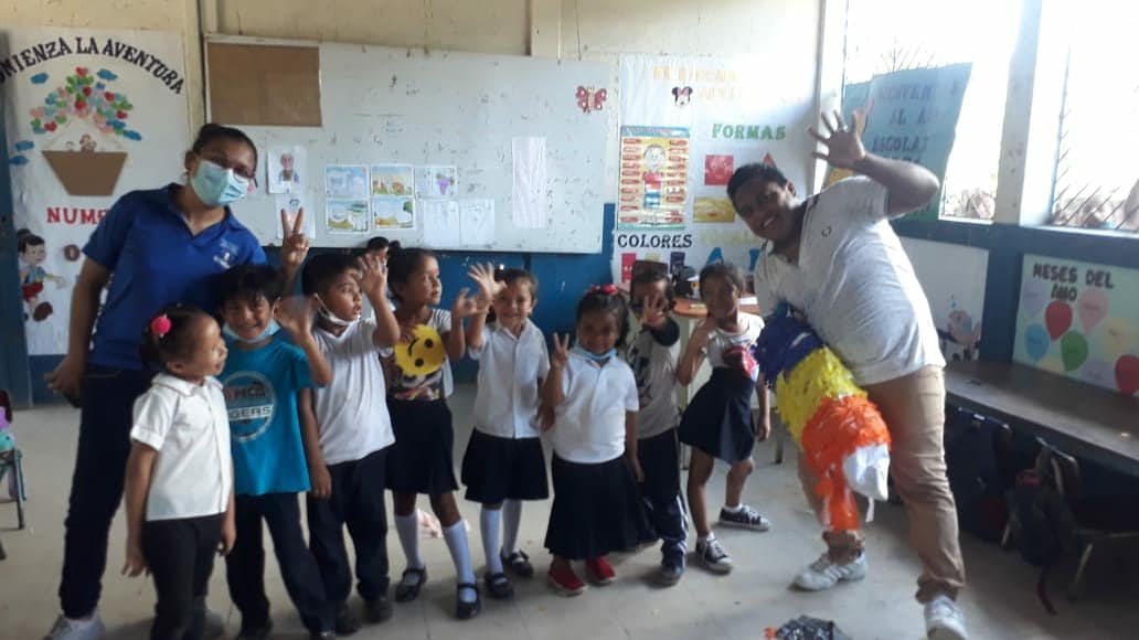 Juventud Sandinista 19 de Julio Mateare  llevó a cabo una Mañana animada con piñatas 🪅🪅 para los niños de preescolar del colegio público Emmanuel Mongalo de #Mateare 
#GobiernosLocalesNi 
#NicaraguaLinda
@JosVega14163554 
@SanchezZucelly 
@JaimeNindiri 
@Ivan_Silva_02