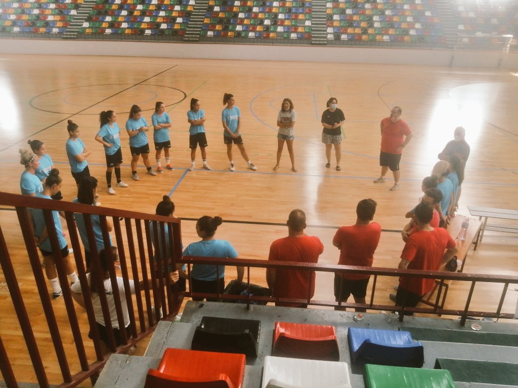 Ya tenemos a nuestras chicas sobre la pista del Esperanza Lag 😍

Día de presentaciones 👋🏼