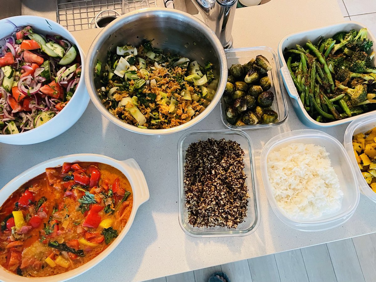 JoMikkola's tweet photo. One of my favorite #Miami startups is @KokiExperience founded by Tiara Miles! Eating delicious home cooked meals like this brings me so much joy, not to mention removing the stress of planning &amp; cooking meals during busy work weeks 😃😃😃 #mealprep done right! https://t.co/YuURB3Jf5V
