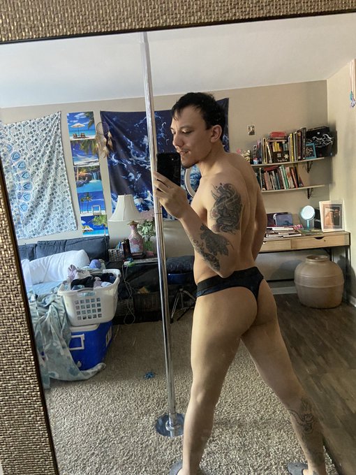 4 pic. Should I wear thongs at work more often? #thongs #malepower #xxx #bisexual #onlyfans #gay https://t