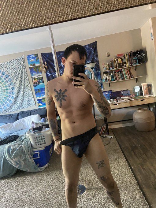 2 pic. Should I wear thongs at work more often? #thongs #malepower #xxx #bisexual #onlyfans #gay https://t