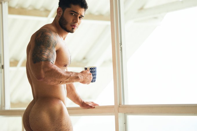 Would love for @astoneatlas to bring me my morning cup of coffee. The only way to turn the #Mondayblues