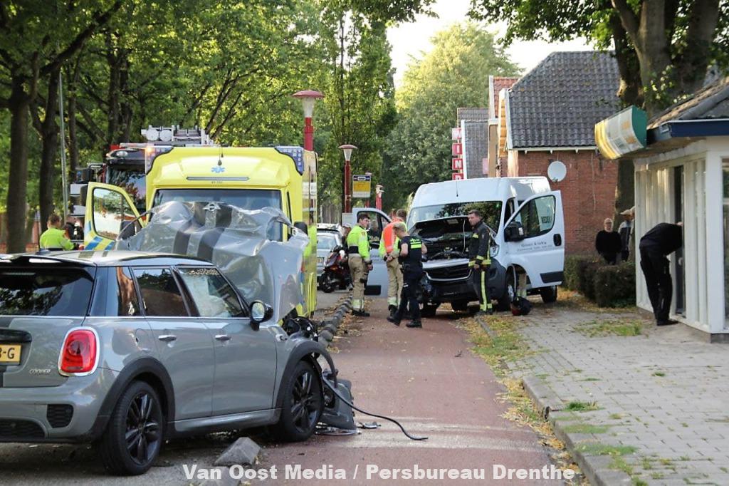 Laatste Nieuws: Van Oost Media: Flinke aanrijding in Musselkanaal op de Sluisstraat