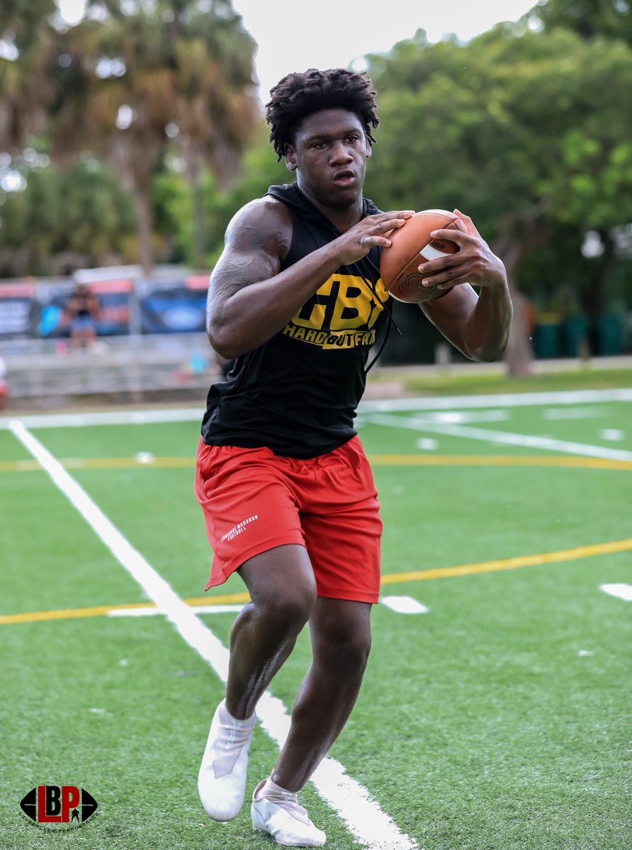 _CoachHodge's tweet image. C/0 2024 LB @Denzel_24 exhibited ridiculous athleticism and proved to be a threat on both sides of the ball earning in him Underclassmen Co-MVP at our Ft. Lauderdale #LBrretreat2021 #LinebackerPerformance