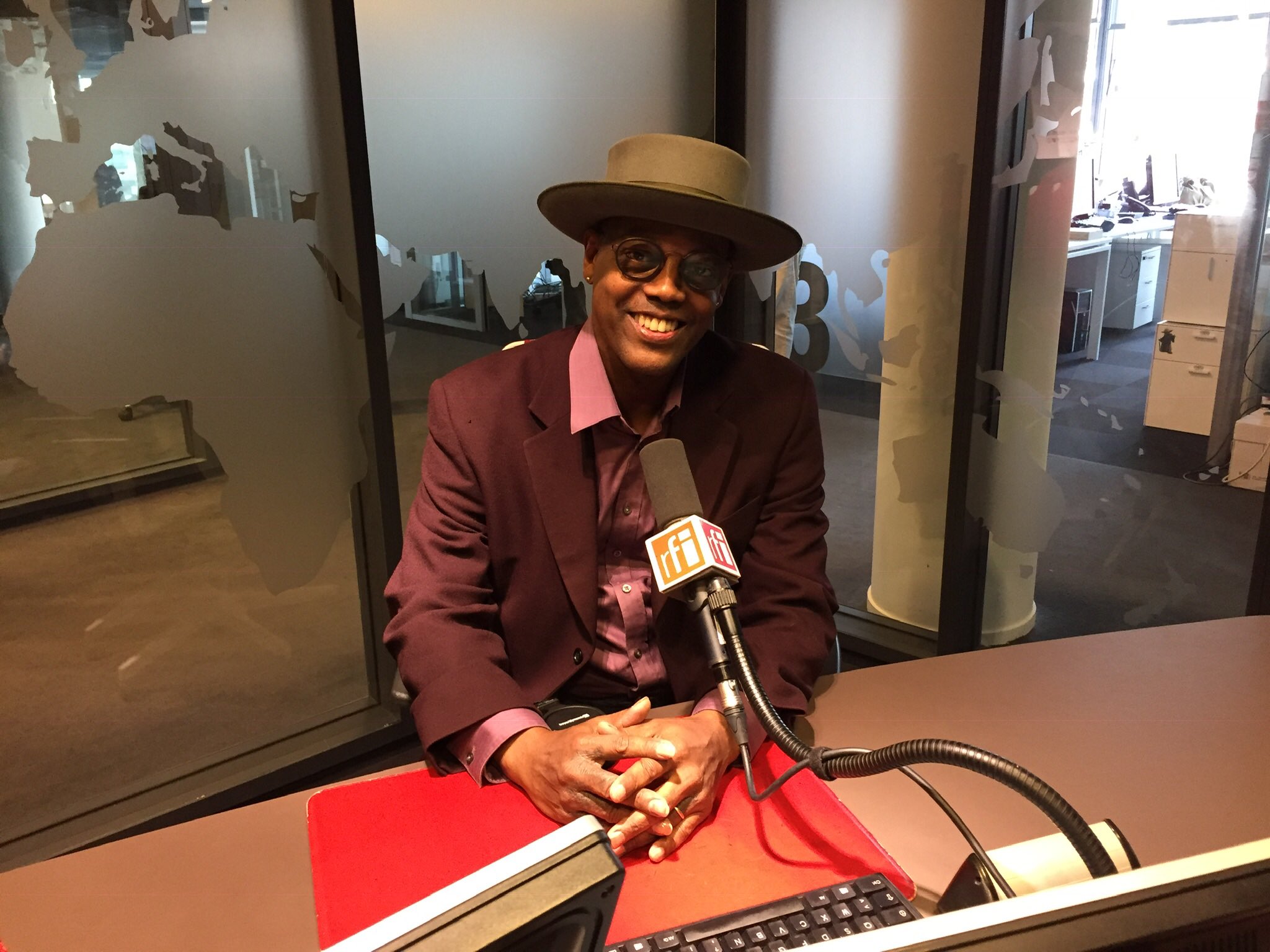  Et si nous souhaitions un joyeux 70eme anniversaire au bluesman Éric Bibb Happy Birthday Sir 