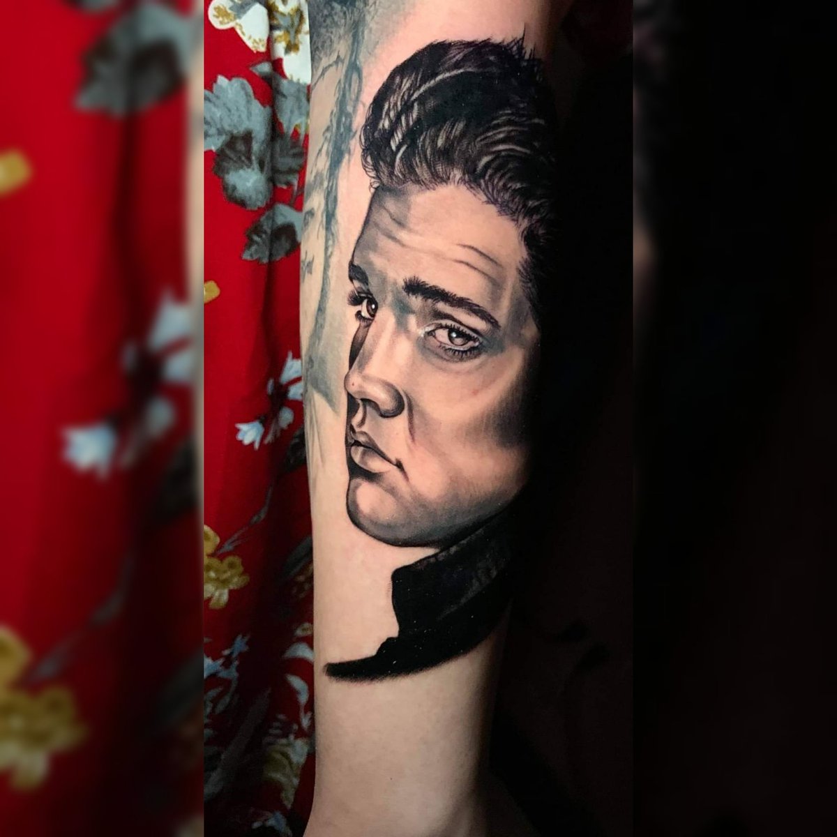 shelbyyoungmark's tweet photo. August 16th 1977 we lost the “King of Rock and Roll”.  Do you have a favorite Elvis song?  I couldn't decide on one so I slapped him on my skin instead.   #ElvisPresley #Elvis #tattoo https://t.co/w9HpJaOUja