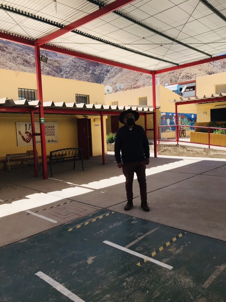 Muni_Camina's tweet photo. Nos estamos preparando para un #retornoseguro  a clases, así lo mencionó René Araya, director de la Escuela Básica de #Camiña que vienen implementando todos los protocolos de seguridad para recibir pronto a sus alumnos. https://t.co/DTZuoWZqB8