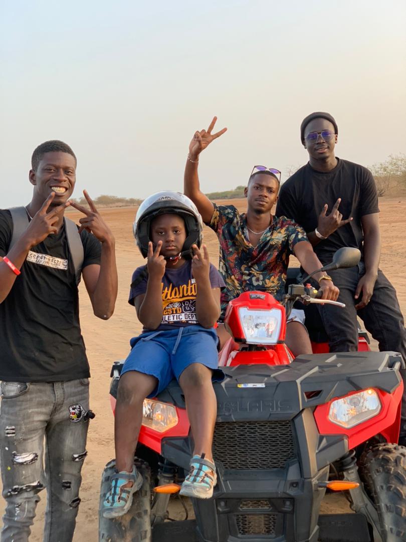 BaayFally's tweet photo. ⚡⚡⚡
#FlexGang #Allah_Made
#Jam_ak_Xeweul✌🏿❤️🙏🏿 https://t.co/RJcjmEMHrV