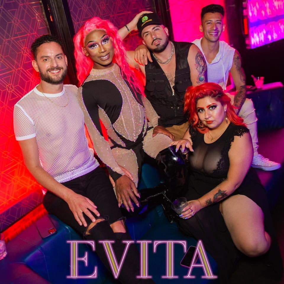 KyraJete_'s tweet photo. Pink wig thick ass given whip lash 🦩
•
•
•
•

#kyrajete #hausofjete #drag #dragqueen #instadrag #dragmakeup #rpdr #rupaulsdragrace #dragperformer #dragartist #localdrag #ladrag #laqueen #losangelesdrag  #nightlife #performer #westhollywood #fashion #sickeningdrag #makeup https://t.co/UWQU1KSxu8