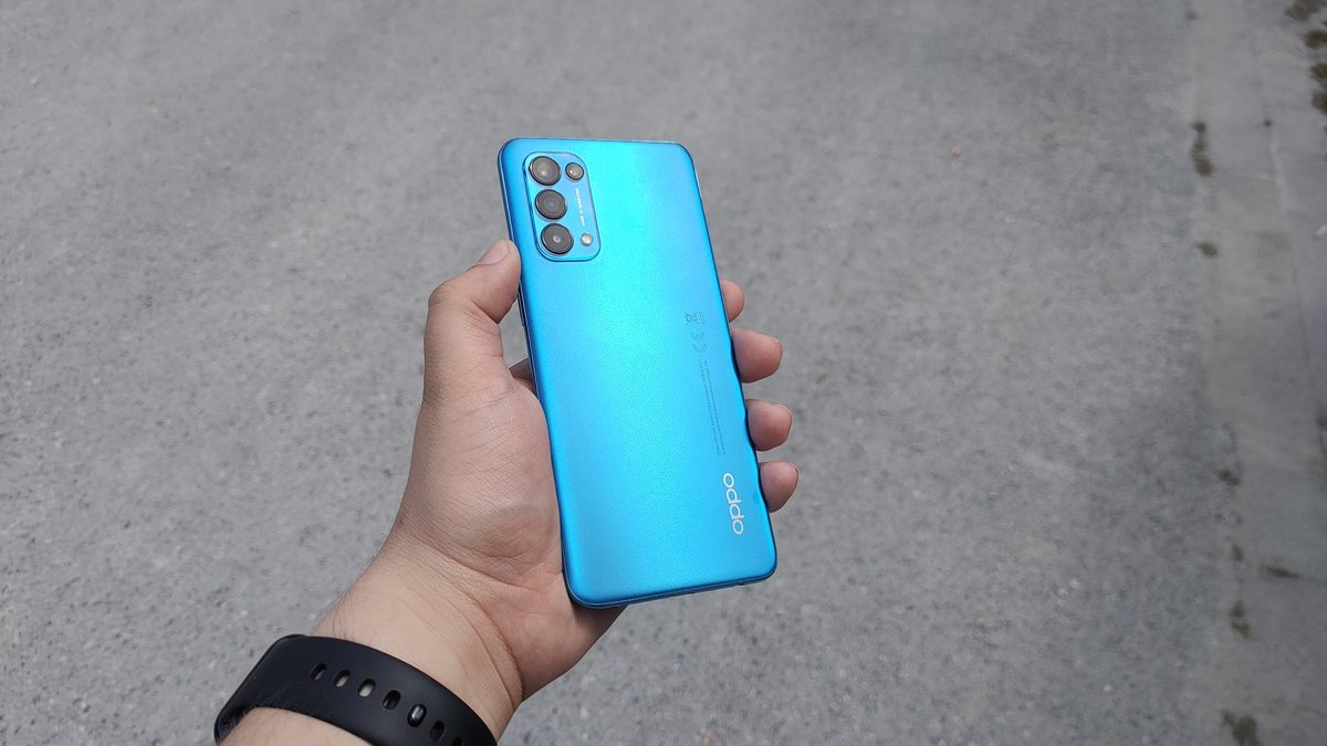 Dominik1409's tweet photo. Das @OPPODeutschland #FindX3Lite 
sieht in der Astral Blue Farbe echt spitze aus!
Trotz Kunstoffrückseite. 

Wenn ihr Fragen zum Find X3 Lite habt, könnt ihr diese gerne unter diesem Tweet stellen :D 

(Die Galactic Silver Version vom Find X3 Lite hat eine Glasrückseite) https://t.co/IzYD4dpDHE
