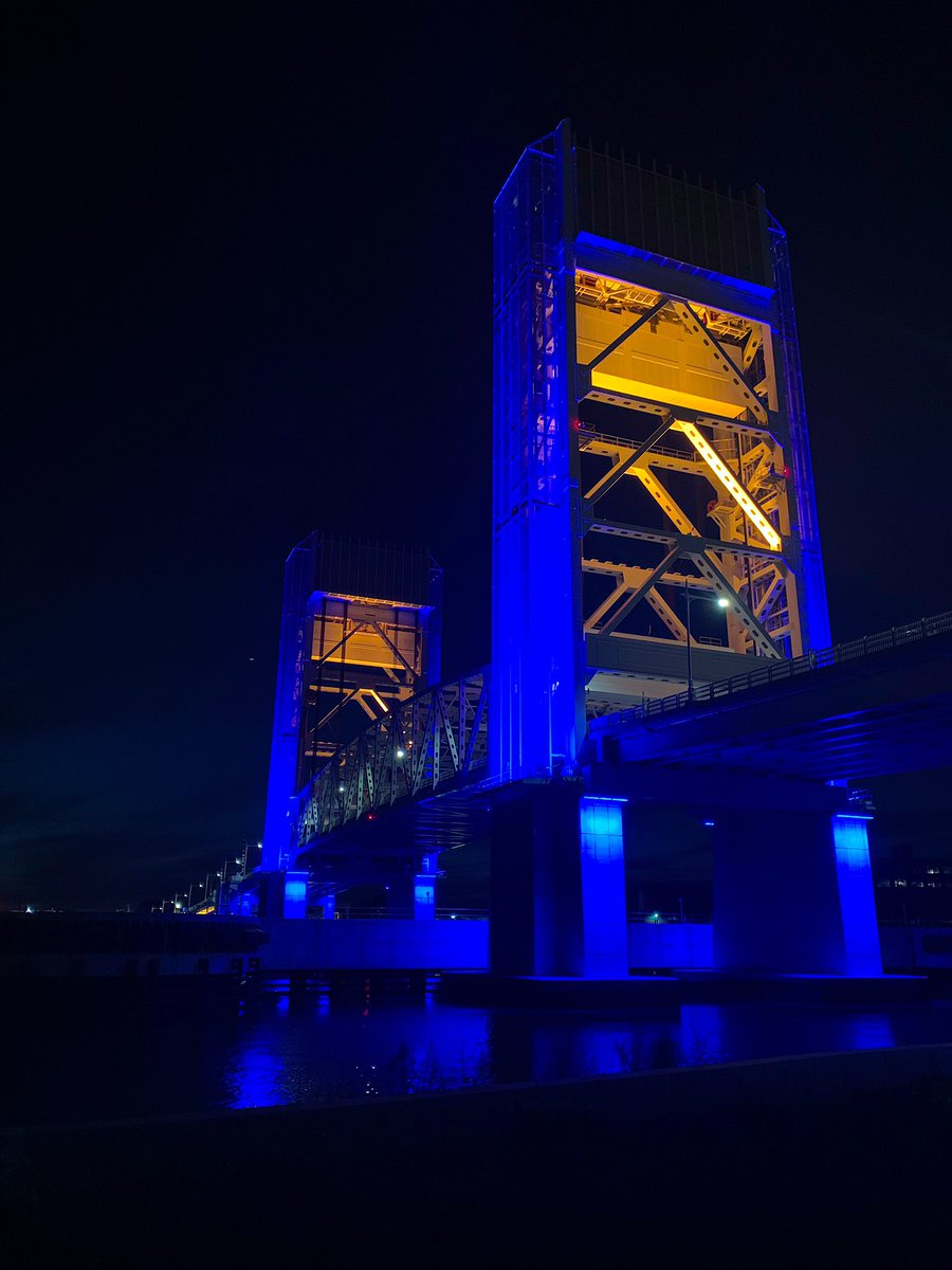 acpmpresearch's tweet image. #Boston looked gorgeous lit up amber for appendix cancer awareness month last night! 🧡🎗 (Pictured are the Zakim bridge and the Fore River bridge) #AugustforAppendixCancer
