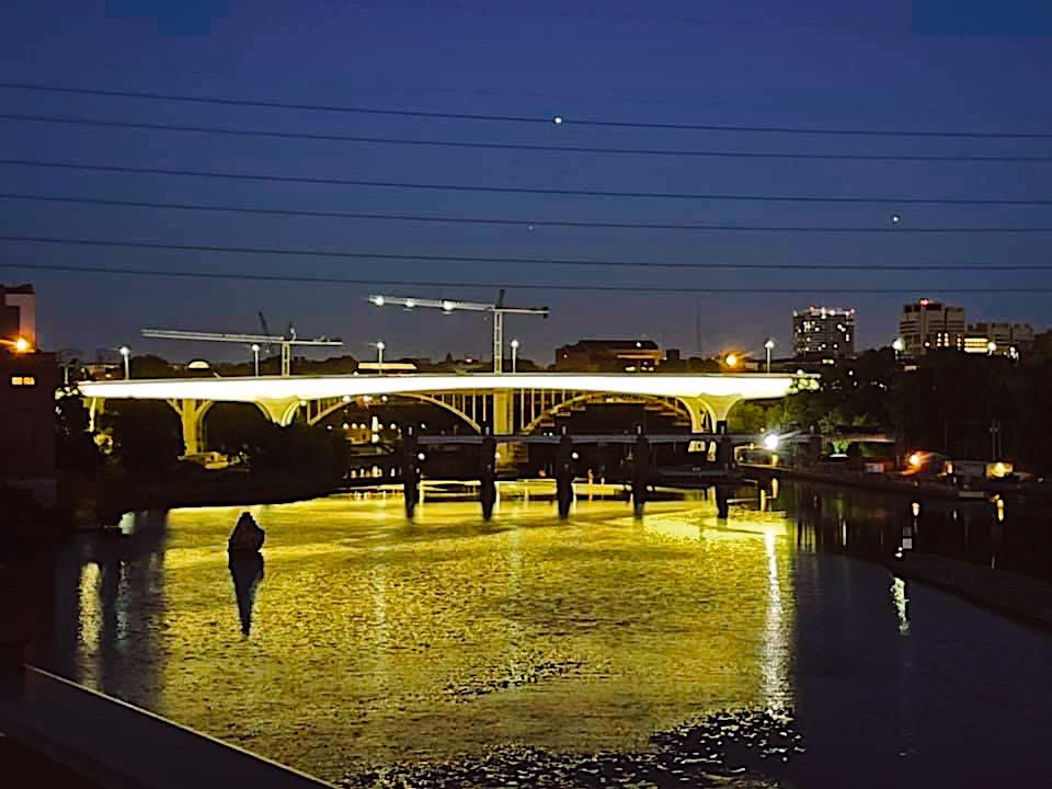 acpmpresearch's tweet image. #Minneapolis went amber for appendix cancer awareness month last night too! And a few local survivors got together to commemorate this amazing event!🎗🧡 #AugustforAppendixCancer 

(Pictured are the I-35W bridge and the Lowry Ave bridge)