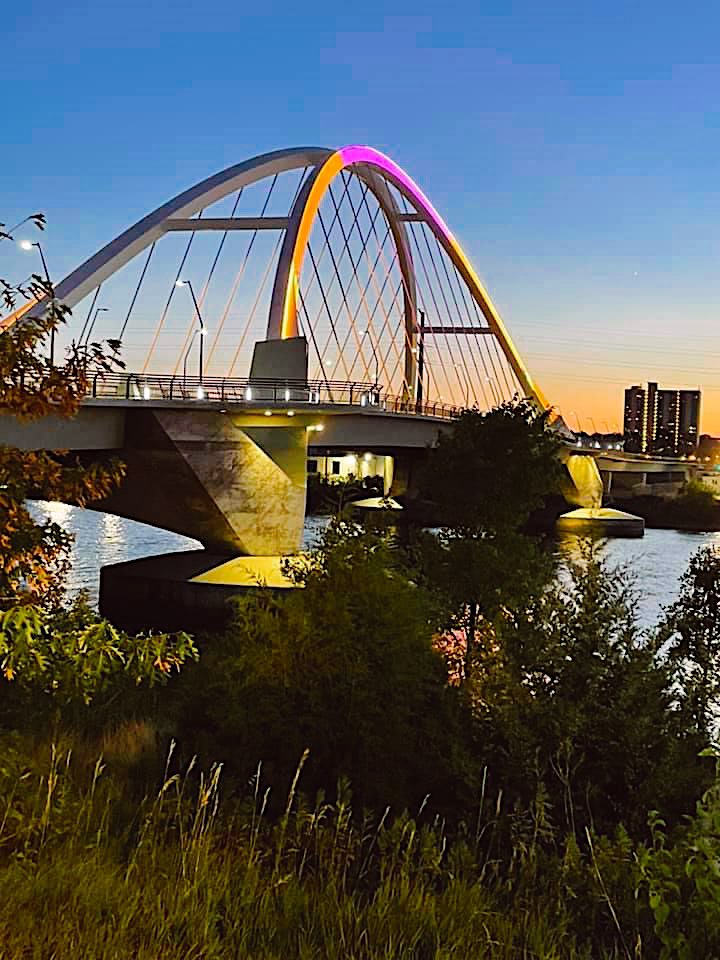 acpmpresearch's tweet image. #Minneapolis went amber for appendix cancer awareness month last night too! And a few local survivors got together to commemorate this amazing event!🎗🧡 #AugustforAppendixCancer 

(Pictured are the I-35W bridge and the Lowry Ave bridge)