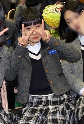 dailyhyewon's tweet image. #HyeWon #혜원 #IZONE #아이즈원 [@hyemu_official]