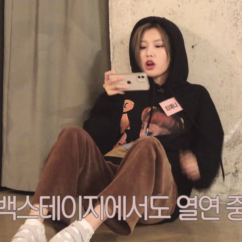 dailyhyewon's tweet image. #HyeWon #혜원 #IZONE #아이즈원 [@hyemu_official]