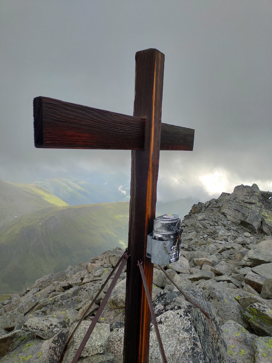 Ondanks de regen toch een toertje Kleine Furkahorn (3.026m) over onbekende route gemaakt. Amper gekletter, beetje blokken terrein. Heerlijke start van de week in de bergen!