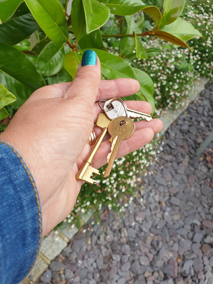 Wahoo 🥳 🥳🥳 we finally picked up the keys to our new (ish!) premises today. It's been a long slog to secure the lease but we are absolutely delighted to be coming back full time to what was Sulstons Kitchen in Tonbridge. So many exciting plans to come, watch this space!