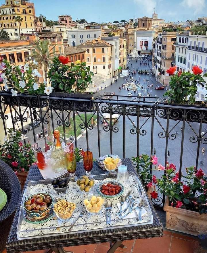 🇮🇹 Piazza di Spagna, Roma, Lazio
📷 Italiano Palirmo

#piazzadispagna #squareofspain #roma #rome #lazio #fontana #fountain #aperitivo #piazza #square #evening #sunset #tramonto #travel #travelplace #travelphoto #italy #italytrip #italytravel #italia #italytour #italyintheheart