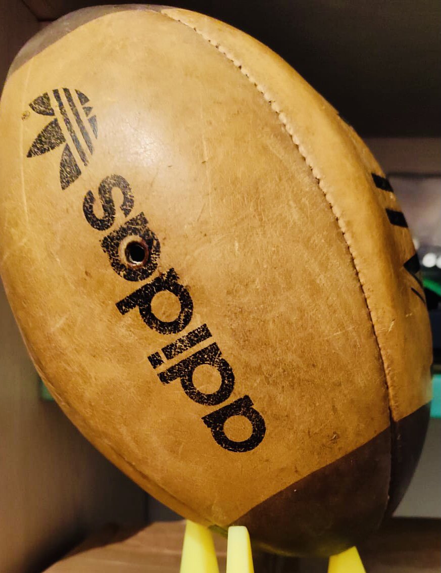 APSM Rugby Channel 🏉 on Twitter: "Adidas Wallaby 1988 Precioso ejemplar @BECHIGUES en perfecto estado de conservación usado en algún partido de División de Honor y fases finales liga nacional juvenil https://t.co/0FGYjado0Q" /