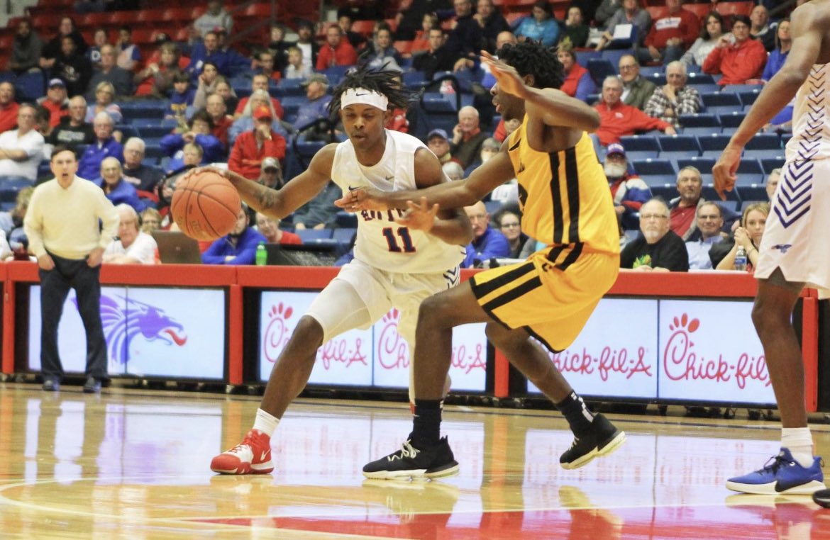 JoshUrsery2's tweet photo. Full freshman highlights on YouTube 🙏🏾🏀 https://t.co/vhBKkr10gs https://t.co/zCbwHzsoa9