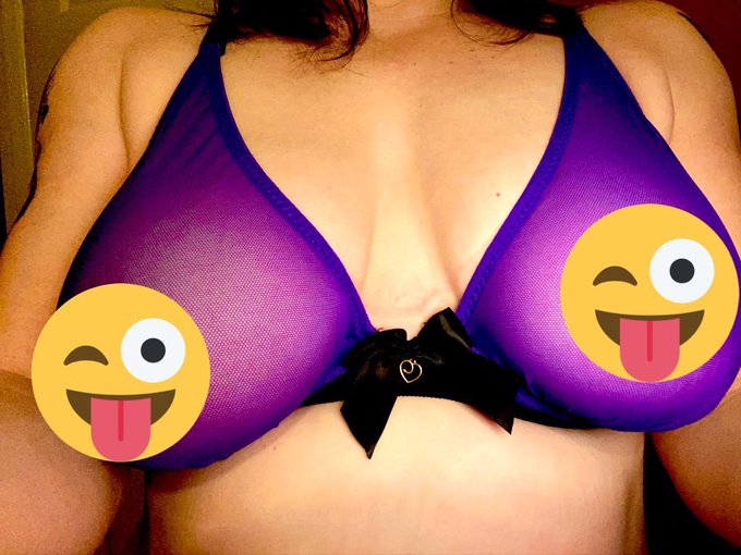 If you want to see the full photo subscribe to my Fansly, I might even have a little fun on there tonight<a href="/tag/sexy"class="tags"><span>#sexy</span></a><a href="/tag/sex"class="tags"><span>#sex</span></a><a href="/tag/naughty"class="tags"><span>#naughty</span></a><a href="/tag/sexywoman"class="tags"><span>#sexywoman</span></a><a href="/tag/swinger"class="tags"><span>#swinger</span></a><a href="/tag/solosex"class="tags"><span>#solosex</span></a>