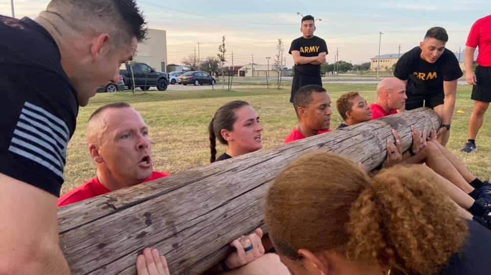 36thENBDE's tweet photo. Need some #MondayMotivation? Check out how the Lumberjacks of the 20th Engineer Battalion celebrate their 104th Birthday with some PT!
#StayRugged #FollowTheWavyArrow #BuildFightWin #PeopleFirst #CohesiveTeams #WinningMatters #ThisIsMySquad https://t.co/TXwaXyRzQX