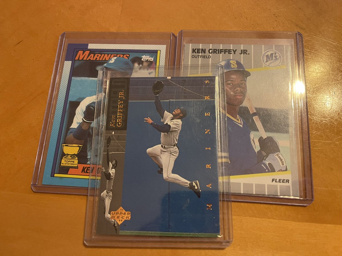 SwindleScully's tweet image. Shoutout @LarELegnd for the slabs giveaway- I ❤️ the Mutombo

Keeping the positive vibes going… so giving away these Griffey Jr cards tonight. The Criteria:

1. Must be a BST acct, not a RTing bot
2. Answer a trivia Q coming at 8 EST. First right answer wins

RTs appreciated