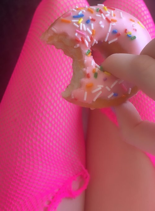 🥰😋🍩💕 https://t.co/R77Gsz8Eof<a href="/tag/realloyalfans"class="tags"><span>#realloyalfans</span></a>