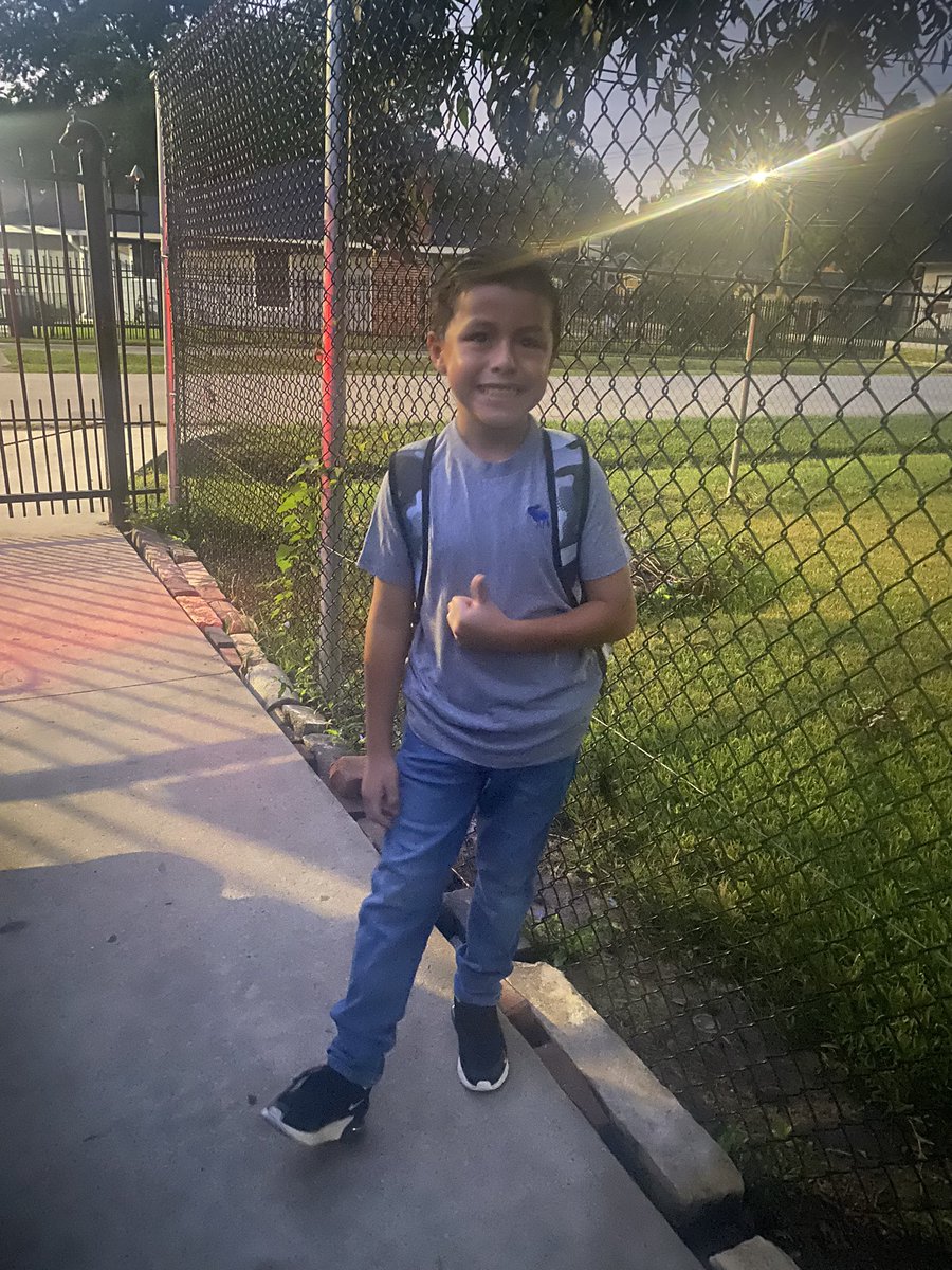 realclassroom17's tweet photo. #AldineFirstDay21
#AldineForward #4thgrade @AldineISD @WorshamES_AISD https://t.co/QBNBOl6T9q