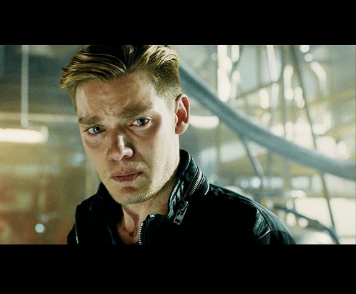 Tablonun düştüğünü gören Koza'nın sıfad-ı eşgal:

#sokaknöbetçileri