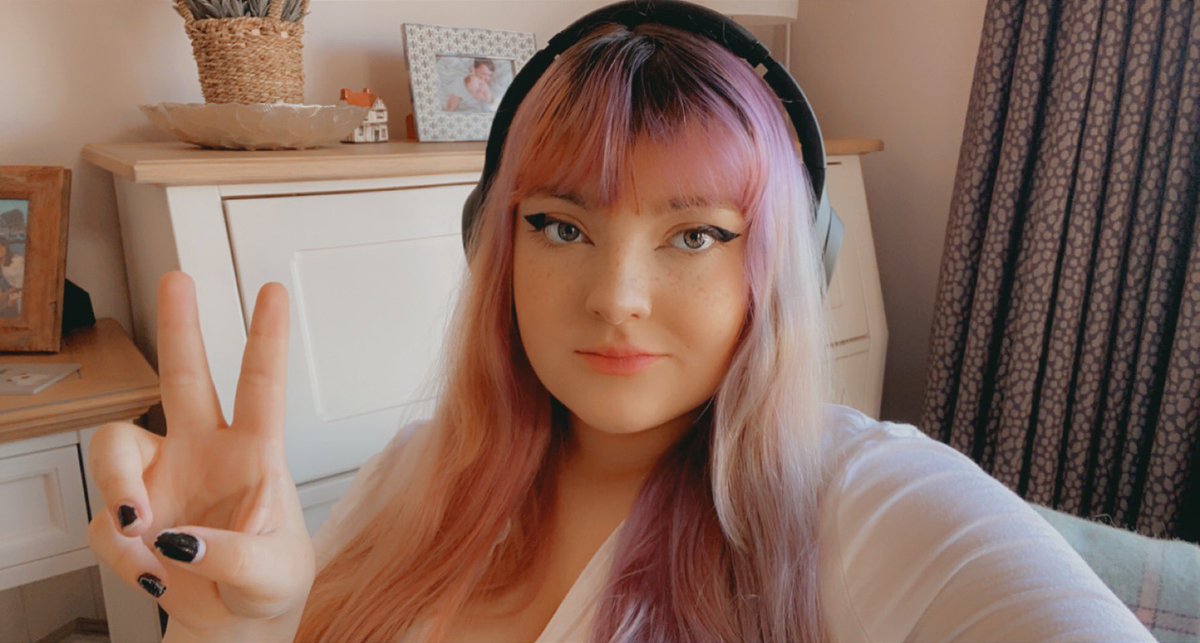 bealovesmoss's tweet photo. got new headphones, should be able to stream soon <3 https://t.co/64pgTwlbPZ
