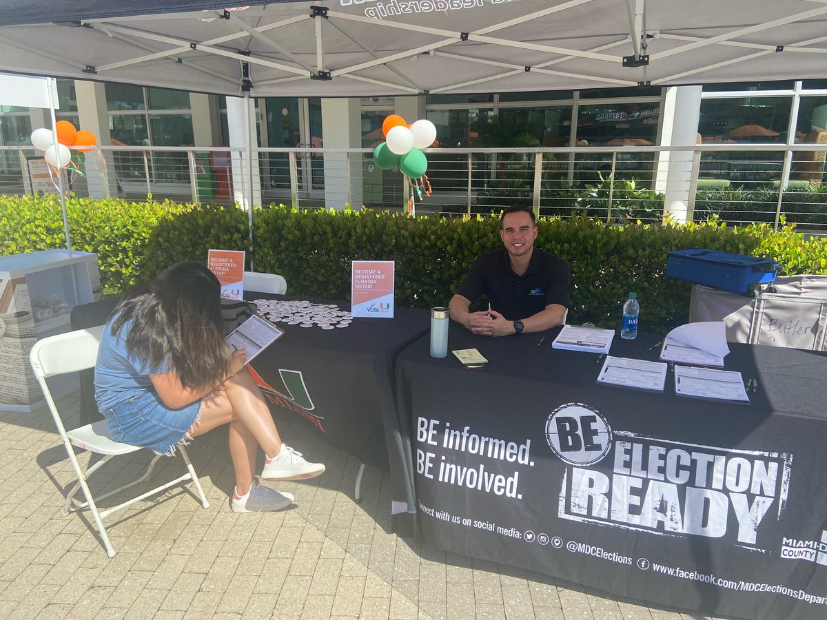 UMGOTV's tweet photo. Kicking off the year with Voter Registration at ‘Cane Kickoff 2021. Thanks to @mdcelections for joining us to help register our new students to vote in Miami Dade and Florida!! #CanesVote https://t.co/BVDaqMer8s