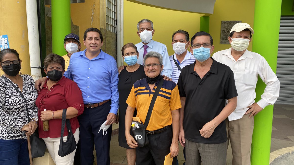 TROYA_Marco's tweet photo. 📍#Quevedo
Recibí a una delegación de jubilados, representantes de varios cantones de la provincia. Me indicaron sus necesidades las cuales vamos a trasladarlas a las áreas competentes.

#MarcoTROYA #RepresentaciónFluminense https://t.co/XkTYMLma1A