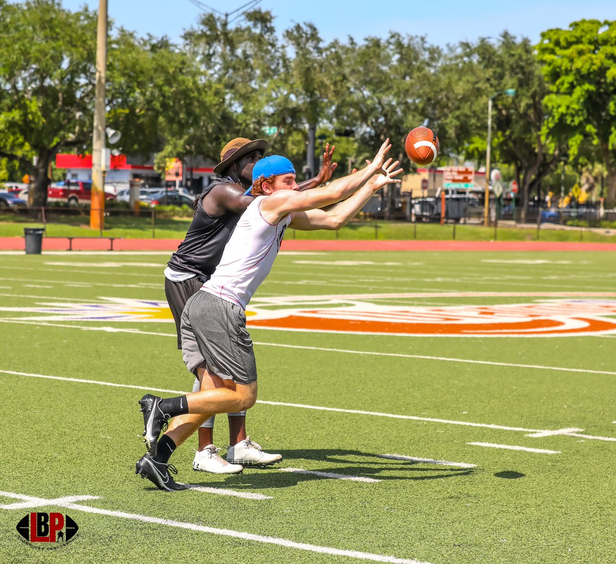 _CoachHodge's tweet image. C/O 2023 LB @cesareojr99 gets better every rep. #LinebackerPerformance