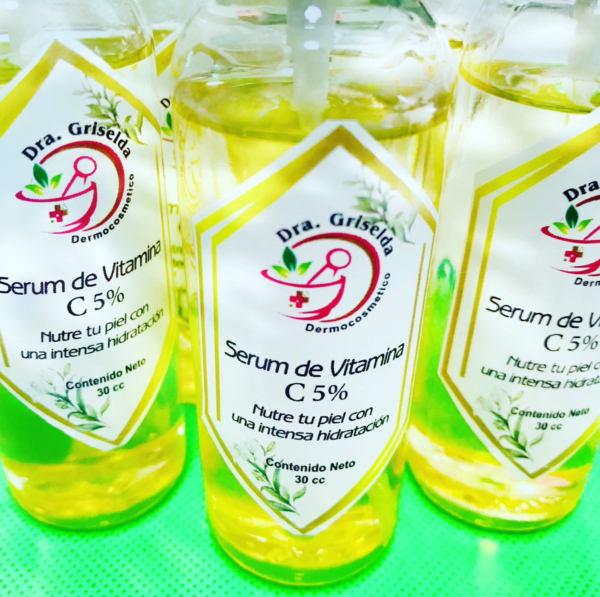 griferlo's tweet photo. FARMACIA GARIBALDI TE OFRECE SERUM DE VITAMINA C bajo la forma de L-ascorbyl palmitato la única vitamina c que nunca se oxida, es estable Y por supuesto a la mejor concentración visítanos en Instagram @griferlo @farmaciagaribaldi https://t.co/cKzh6CGMqv