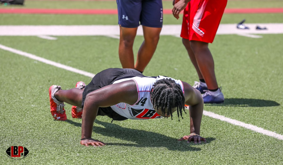 _CoachHodge's tweet image. C/O 2022 LB @j3r0n_ believes in self-discipline. #LinebackerPerformance