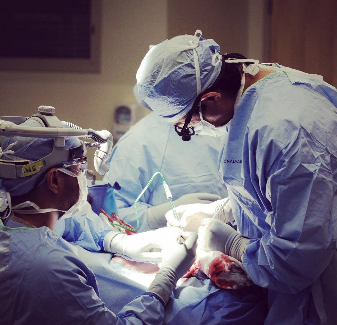 PennRhinology's tweet photo. Happy Monday folks! Ready to head into another productive week in the OR! Pictured here is one of our #Rhinology Fellows, Rijul Kshirsagar, doing big head and neck cancer resections while he was a Chief #ResidENT! #ENTlife https://t.co/uHka00SId1